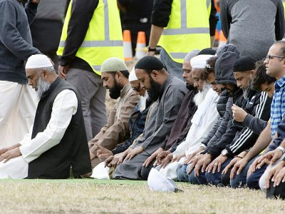 Des personnes prient lors des obsèques d'Haji Mohammed Daoud Nabi, l'une des 50 victimes du tueur des mosquées, le 20 mars 2019 à Christchurch (Nouvelle-Zélande) - Marty MELVILLE [AFP]