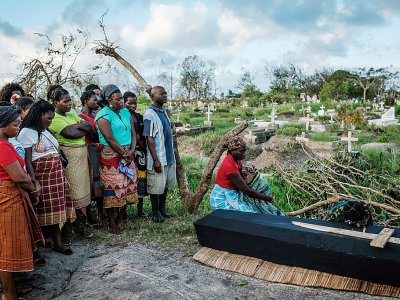 Funérailles à Beira au Mozambique le 20 mars 2019 après le passage du cyclone Idai - Yasuyoshi CHIBA [AFP]