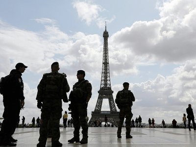 Des soldats de l'opération Sentinelle sur le parvis du Trocadéro, le 12 septembre 2017 à Paris - LUDOVIC MARIN [AFP/Archives]