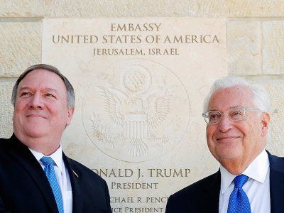 Le secrétaire d'Etat Mike Pompeo et l'ambassadeur américain en Israël David Friedman à l'ambassade américaine de Jérusalem, le 21 mars 2019 - JIM YOUNG [POOL/AFP]