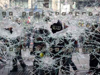 Une vitrine brisée sur les Champs-Elysées, le 16 mars 2019 - Zakaria ABDELKAFI [AFP/Archives]