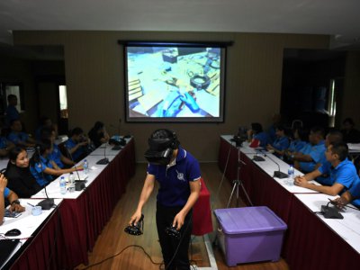 Des experts de la police scientifique en formation à la gestion des catastrophes, le 26 février 2019 à Chonburi, en Thaïlande - Lillian SUWANRUMPHA [AFP]