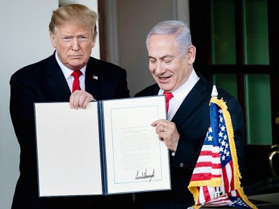 Donald Trump et Benjamin Netanyahu après la signature d'un décret américain reconnaissant la souveraineté d'Israël sur le plateau du Golan, le 25 mars 2019 à la Maison Blanche - Brendan Smialowski [AFP]
