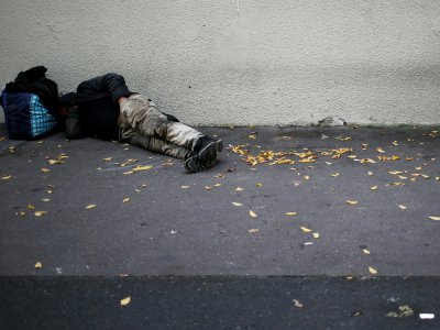 Un sans-abri à Caen en 2018 - CHARLY TRIBALLEAU [AFP/Archives]