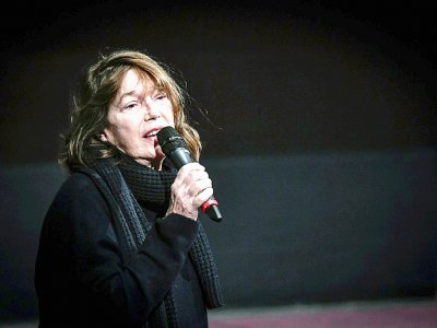 Jane Birkin chante en hommage à Agnès Varda lors d'une cérémonie à la Cinémathèque française, le 2 avril 2019 - STEPHANE DE SAKUTIN [AFP]