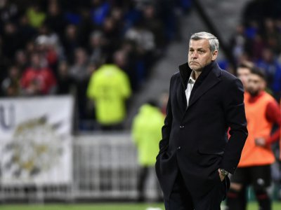 L'entraîneur de Lyon Bruno Genesio lors de la défaite à domicile face à Rennes 3-2 en demi-finale de la Coupe de France le 2 avril 2019 - JEFF PACHOUD [AFP]