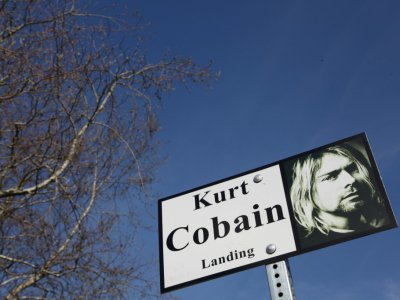 Un panneau à l'effigie du chanteur de Nirvana dans le Kurt Cobain Park d'Aberdeen (nord-ouest des Etats-Unis), le 1er avril 2014 - Sebastian VUAGNAT [AFP/Archives]