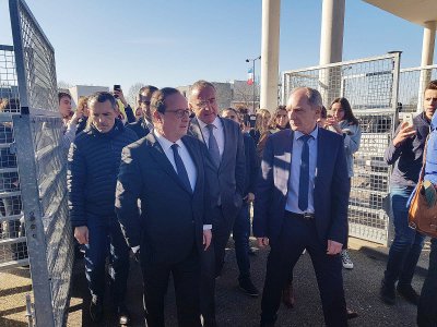 François Hollande lors de sa visite à Val-de-Reuil (Eure), jeudi 4 avril 2019. - Amaury Tremblay
