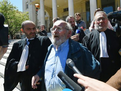 Jean-Claude Mas à sa sortie du tribunal d'Aix-en-Provence, le 2 mai 2016 - BORIS HORVAT [AFP/Archives]
