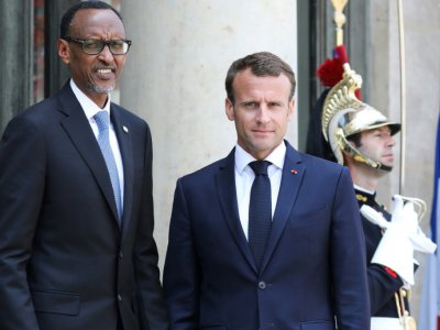Le président rwandais Paul Kagame et son homologue français Emmanuel Macron, le 23 mai 2018, à Paris. - ludovic MARIN [AFP/Archives]