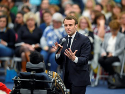 Le Président Emmanuel Macron s'exprime lors d'un débat le 28 février 2019 à Pessac (Gironde) - NICOLAS TUCAT [AFP/Archives]