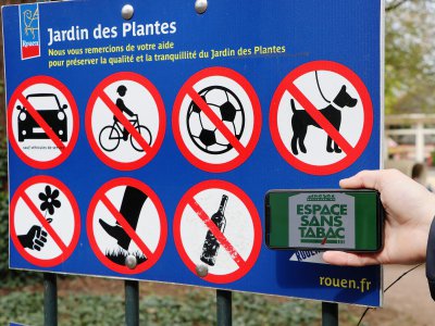 Au jardin des plantes à Rouen, il est possible de fumer, sauf à proximité des aires de jeux pour enfants.
