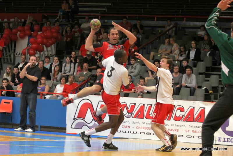 Les débats ont été musclés entre le Caen Handball d'Hamdi Mizouni et son premier poursuivant au classement. - Aline Chatel - Tendance Ouest
