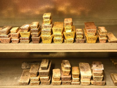 Des lingots d'or après le processus de recyclage sont stockés chez le fondeur-affineur Agosi, installé dans le sud-ouest de l'Allemagne, à Pforzheim, le 1er avril 2019 - PATRICK HERTZOG [AFP]