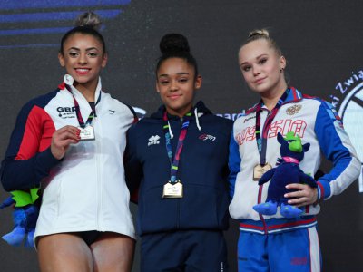 La Française Mélanie De Jesus Dos Santo(c) s remporte le concours général de gymnastique aux championnats d'Europe à Szczecin en Pologne le 12 avril 2019 - Janek SKARZYNSKI [AFP]