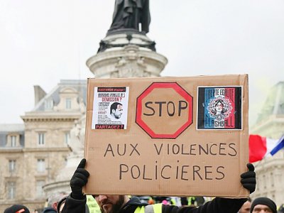 Les manifestants "gilets jaunes" protestent contre les "violences policières", Place de la République à Paris, le 2 février 2019 - Zakaria ABDELKAFI [AFP/Archives]
