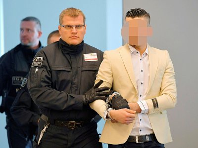 Le Syrien Alaa S, soupçonné d'avoir poignardé Daniel H. à Chemnitz, au tribunal de Dresde le 18 mars 2019 - MATTHIAS RIETSCHEL [POOL/AFP/Archives]