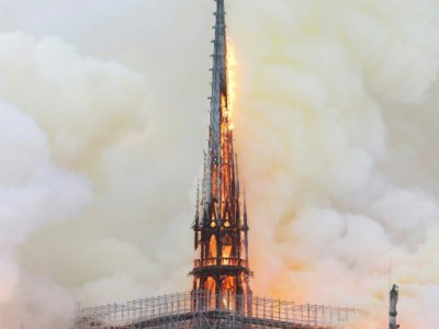 La flèche de Notre-Dame de Paris, qui culminait à 93 m, s'est effondrée sous l'effet de la chaleur, le 15 avril 2019 - FRANCOIS GUILLOT [AFP]
