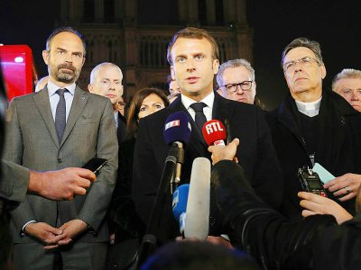 Edouard Philippe et Emmanuel Macron, le 15 avril 2019, au chevet de Notre-Dame - PHILIPPE WOJAZER [POOL/AFP]