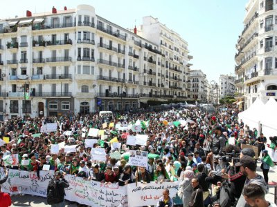 Nouvelle manifestation d'étudiants algériens pour réclamer la fin du "système" Bouteflika, le 16 avril 2019 dans les rues d'Alger - - [AFP]