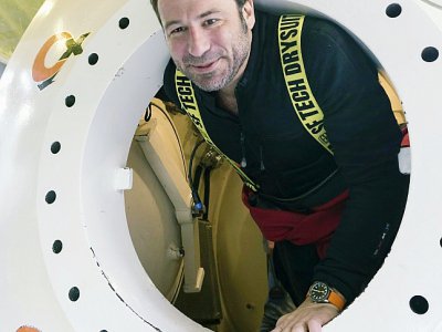 Frédéric Swierczynski dans le caisson hyperbare dans lequel il s'entraîne pour ses plongées, le 17 janvier 2019 à Marseille - BORIS HORVAT [AFP]