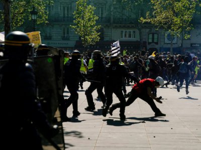 Affrontements sur la place de la République lors d'une manifestation de "gilets jaunes", le 20 avril 2019 à Paris - Lionel BONAVENTURE [AFP]