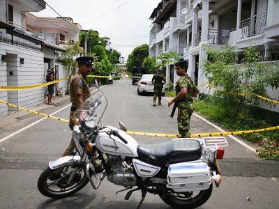 Des forces de sécurité entourent le 23 avril 2019 la maison d'un kamikaze présumé après les attentats de Colombo - Mohd RASFAN [AFP]