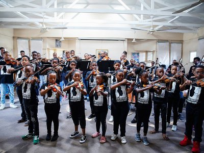 Répétition pour les jeunes musiciens de l'école de musique Buskaid, dans le township de Soweto, en Afrique du Sud, le 13 avril 2019 - WIKUS DE WET [AFP/Archives]