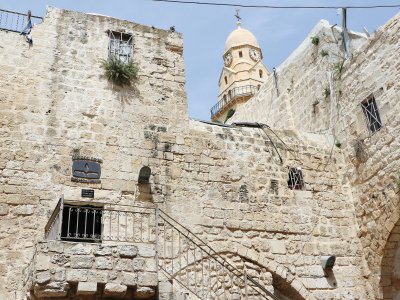 A l'entrée de la vieille ville de Jérusalem un lieu légendaire le tombeau du Roi David avec au dessus le Sénacle, lieu présumé de la Cène, le dernier repas de Jésus. - Thibault Deslandes