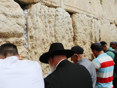 Le mur occidental également appelé mur des lamentations. Lieux de communion du judaïsme à Jérusalem. - Thibault Deslandes