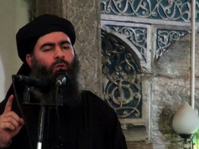 Capture d'écran d'une vidéo de propagande diffusée le 5 juillet 2014 lors d'une adresse présumée du chef du groupe Etat islamique (EI), Abou Bakr al-Baghdadi, dans une mosquée de Mossoul, dans  le nord de l'Irak - - [AL-FURQAN MEDIA/AFP/Archives]