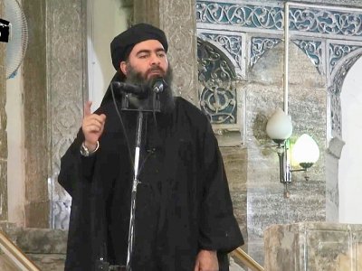 Capture d'écran d'une vidéo de propagande diffusée le 5 juillet 2014 lors d'une adresse présumée du chef du groupe Etat islamique (EI), Abou Bakr al-Baghdadi, dans une mosquée de Mossoul, dans le nord de l'Irak - - [AL-FURQAN MEDIA/AFP/Archives]