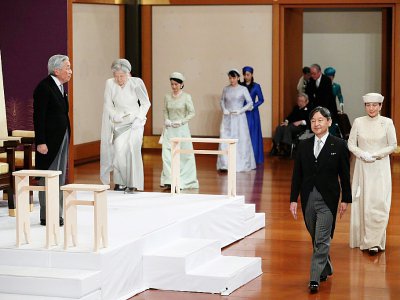 L'empereur Akihito (G), son épouse l'impératrice Michiko (2e G), le prince héritier Naruhito (2e D), son épouse Masako (D), et d'autres membres de la famille royale japonaise, lors de la cérémonie d'abdication d'Akihito à Tokyo le 30 april 2019. - STR [Japan Pool/AFP]