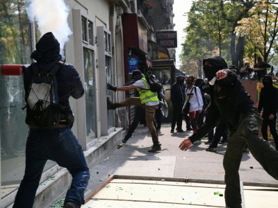 Des casseurs en marge du défilé du 1er mai à Paris - Anne-Christine POUJOULAT [AFP]