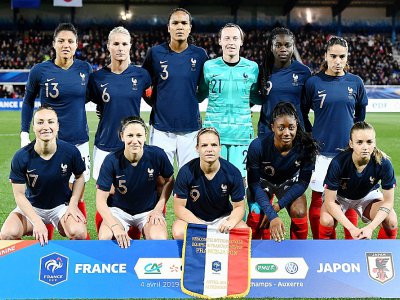 L'équipe de France féminine avant son match contre le Japon le 4 avril 2019 à Auxerre - FRANCK FIFE [AFP/Archives]