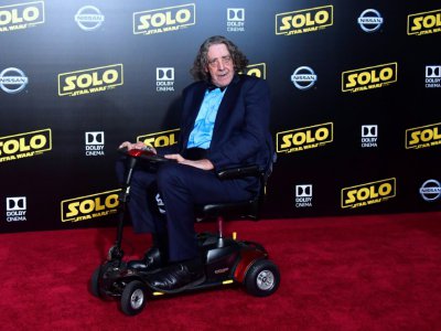 L'acteur Peter Mayhew le 10 mai 2018 à son arrivée pour la présentation du film "Solo: A Star Wars Story" à Hollywood. En raison de ses problèmes de santé, l'acteur avait pris sa retraite et cédé le rôle à un remplaçant après 2015. - Frederic J. BROWN [AFP/Archives]