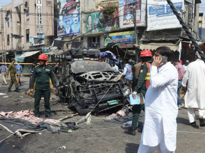 Des policiers sur les lieux d'une explosion à Lahore, le 8 mai 2019 à Lahore, au Pakistan - ARIF ALI [AFP]