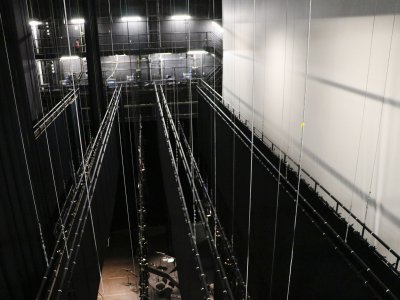 La vue à 12 mètres de haut des différents cintres du théâtre de Caen. - Léa Quinio