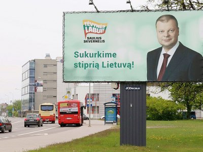 Affiche du Premier ministre lituanien et candidat à la présidentielle Saulius Skvernelis, le 11 mai 2019 à Vilnius - Petras Malukas [AFP]