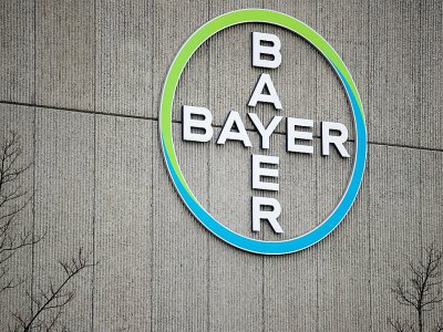 Le logo du groupe agro-chimique allemand Bayer, sur la façade de son siège à Berlin le 20 mars 2019 - Odd ANDERSEN [AFP/Archives]