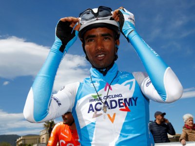 Le coureur érythréen Awet Andemeskel, au départ du Tour d'Italie à  Orbetello, le 14 mai 2019 - Luk BENIES [AFP]