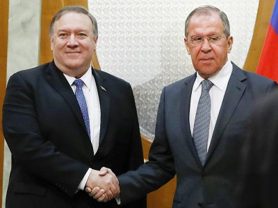 Le chef de la diplomatie américaine Mike Pompeo (g) et son homologue russe Sergueï Lavrov à Sotchi le 14 mai 2019 - Pavel Golovkin [POOL/AFP]