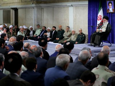 Photo fournie par le bureau de l'ayatollah Ali Khamenei, le 14 mai 2019, montrant le guide suprême iranien (C) en train de s'exprimer devant des responsables du gouvernement à Téhéran - HO [KHAMENEI.IR/AFP]
