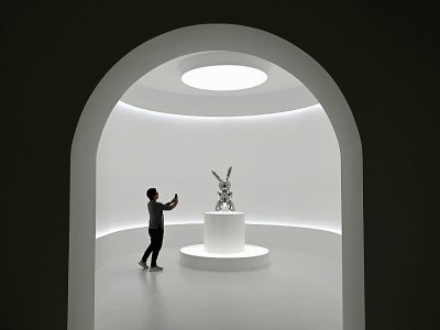 Le "Rabbit" de Jeff Koons, exposé dans les locaux de Christie's, à New York - TIMOTHY A. CLARY [AFP]
