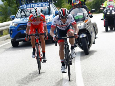 Le duo d'échappés Fausto Masnada (g) et Valerio Conti s'envolent, le premier pour la victoire d'étape, le scond pour le maillot rose, le 16 mai 2019 à San Giovanni Rotondo - Luk BENIES [AFP]