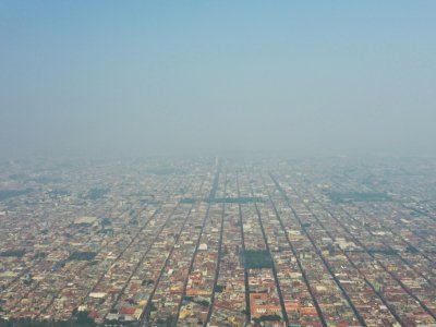 Vue aérienne de la pollution à Puebla au centre du Mexique, le 16 mai 2019 - Jose CASTANARES [AFP]