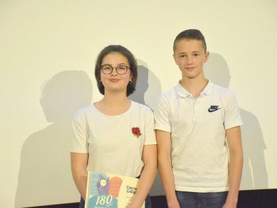 Talia Getler et Raphael Charpentier ont remporté le premier prix parmis les classes de troisième. - Mathieu Lepeigné
