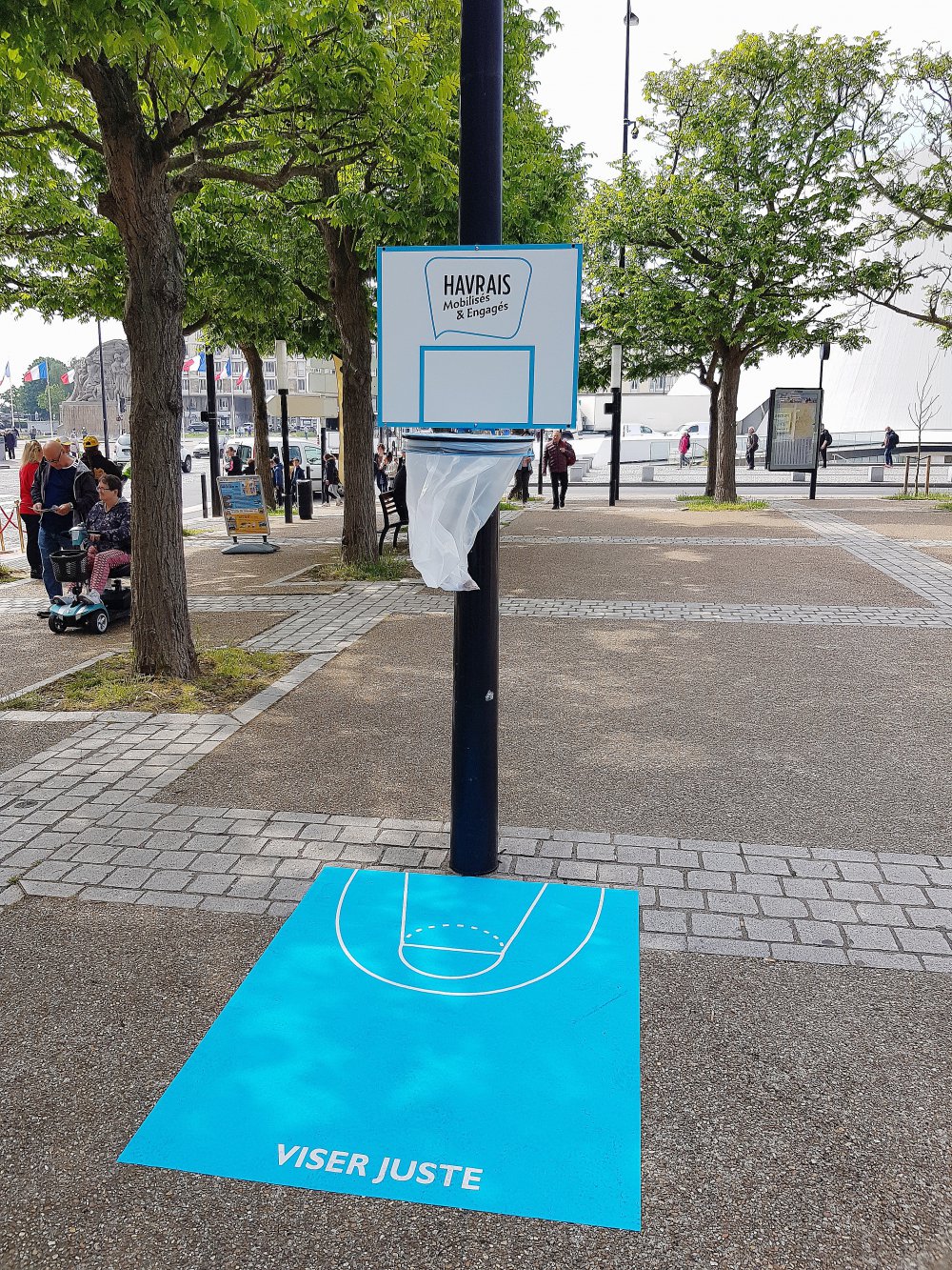Marelles, paniers de basket… Le Havre mise sur le ludique pour la propreté  en ville