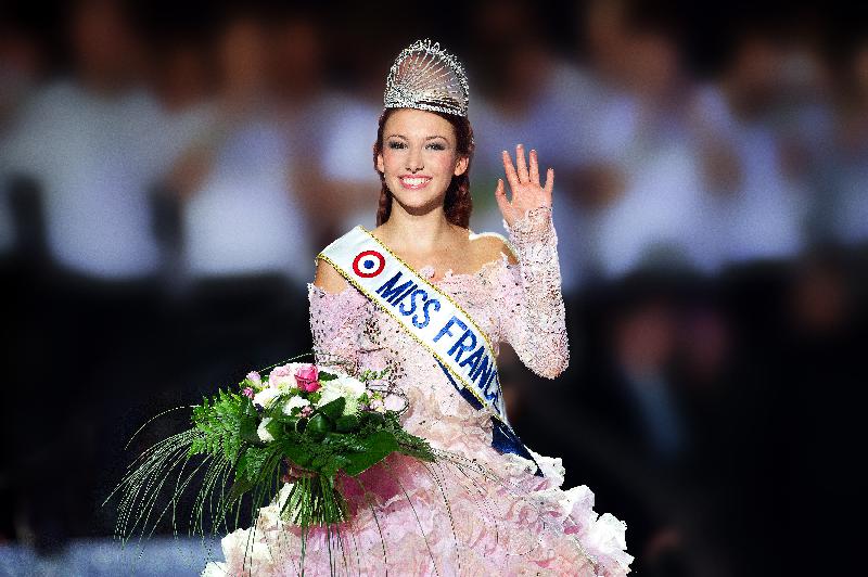Delphine Wespiser, Miss France 2012 - Photo SIPA / robe Virgil Venak / couronne Julien d’Orcel / coiffure Saint Algue