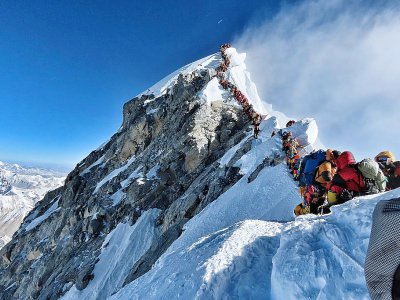 La foule au sommet de l'Everest, le 22 mai 2019 - Handout [Project Possible/AFP/Archives]